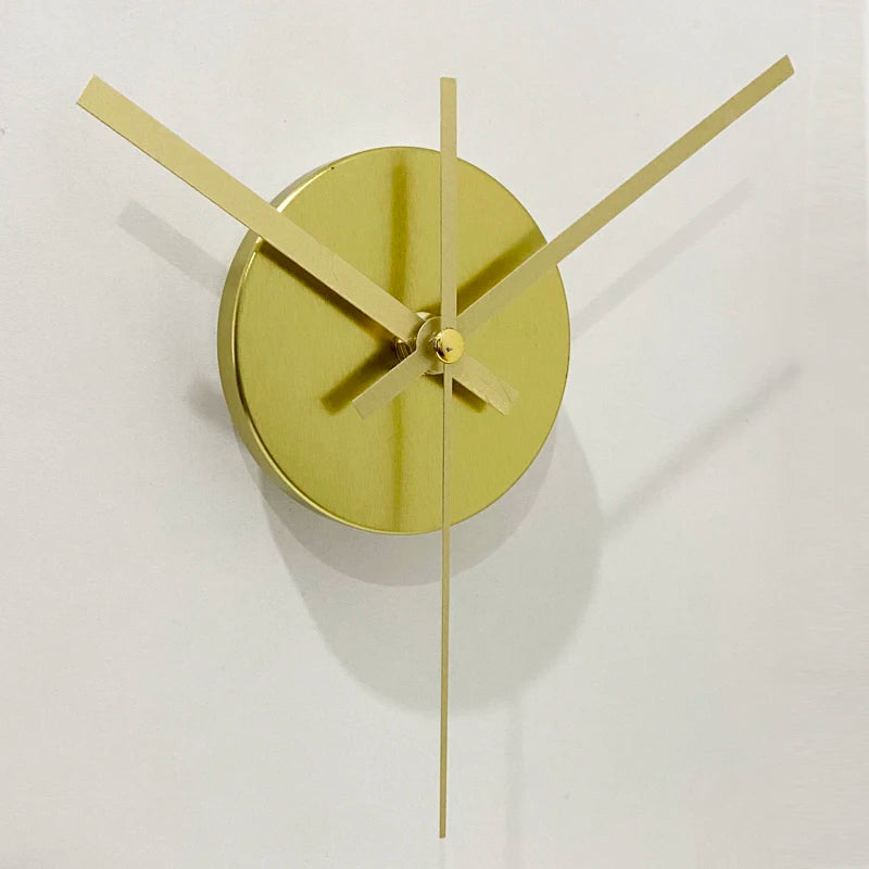 Horloge Murale Silencieuse Dorée Adhésive Minimaliste Salon
